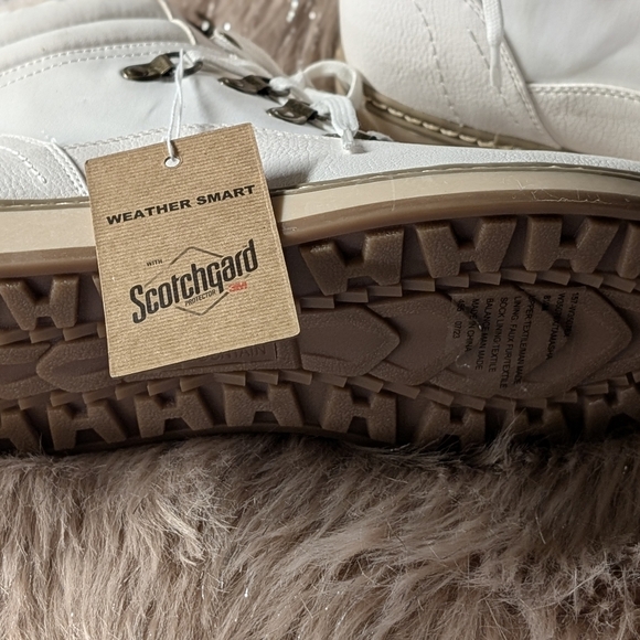 Women's Outdoor Faux Fur Boots - Picture 8 of 16